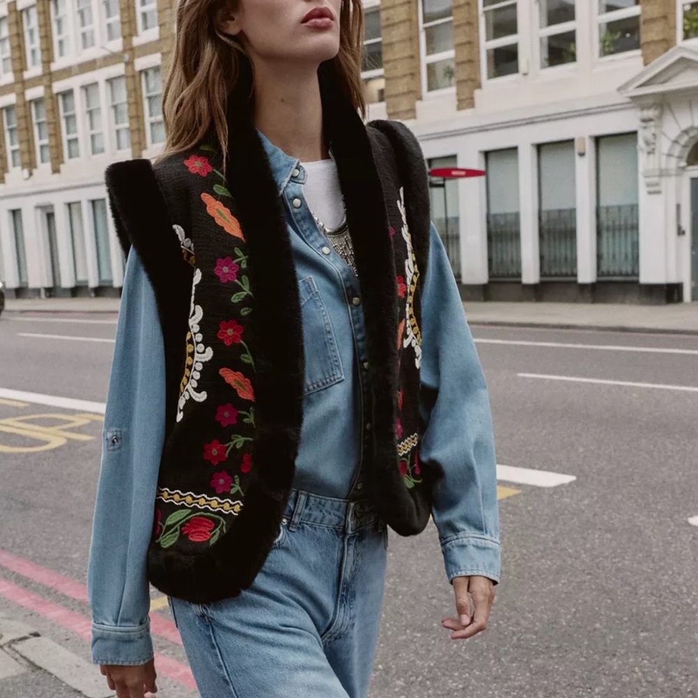 ZARA limited edition CONTRASTING EMBROIDERED FAUX FUR VEST - Picture 2 of 9